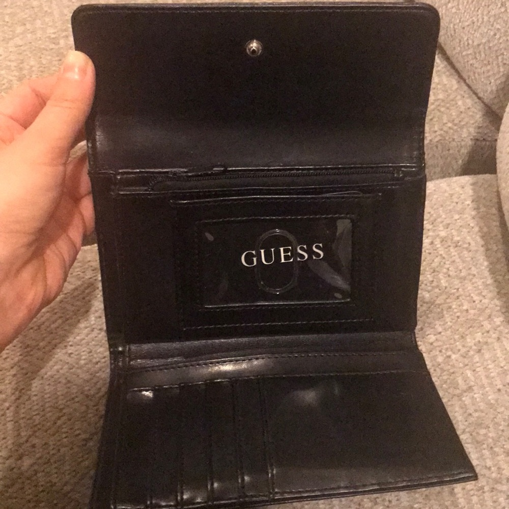 Guess Wallet - Picture 2 of 5
